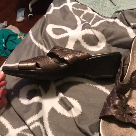 Metallic Clark’s bendables shoes - Picture 2 of 4